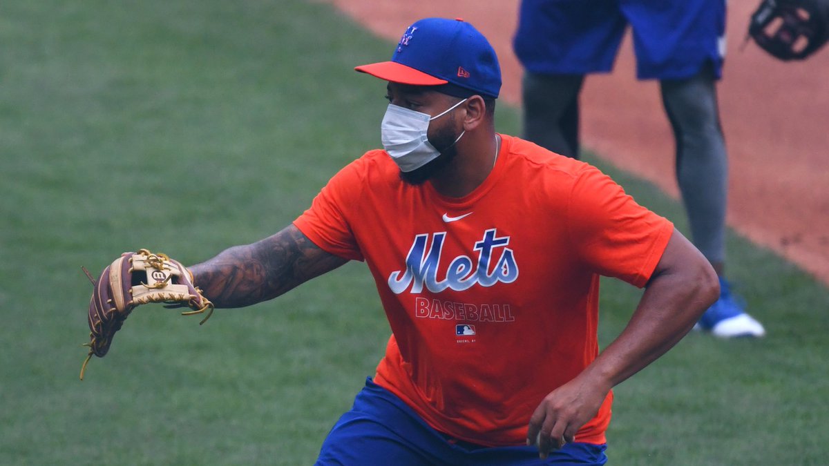 Mets's tweet photo. Remember if @TheRealSmith2_ can wear a mask and play first base, you can wear a mask at the grocery store. 😷 #WearAMask https://t.co/LgBhi1RXBl