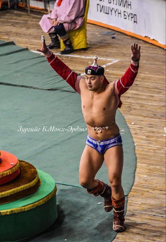 “Барималаа баримал” дүүтэй танилцуулж болно шүү. Гэхдээ наадмын дараа 😁😂