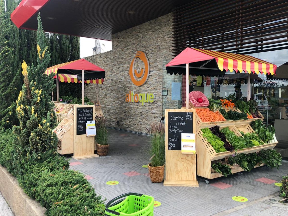 TerpelCol's tweet photo. En Terpel estamos orgullosos de inaugurar el primer mercado campesino en nuestras estación de servicio Báscula en Tenjo, Cundinamarca.
#PorNuestrosCampesinosYo apoyo a los agricultores del país. https://t.co/ikxGGAFAuv