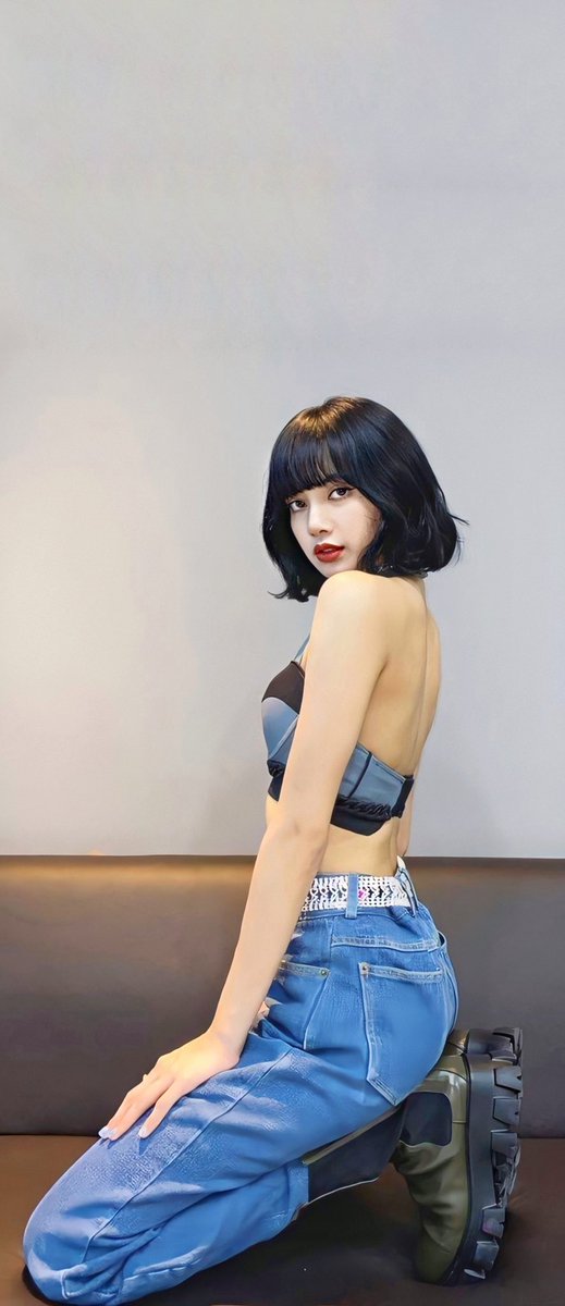lisa_wallpaper's tweet photo. Phone wallpaper 
#LISA #리사 #BLACKPINK #블랙핑크 @BLACKPINK https://t.co/tn0jn3yv3e