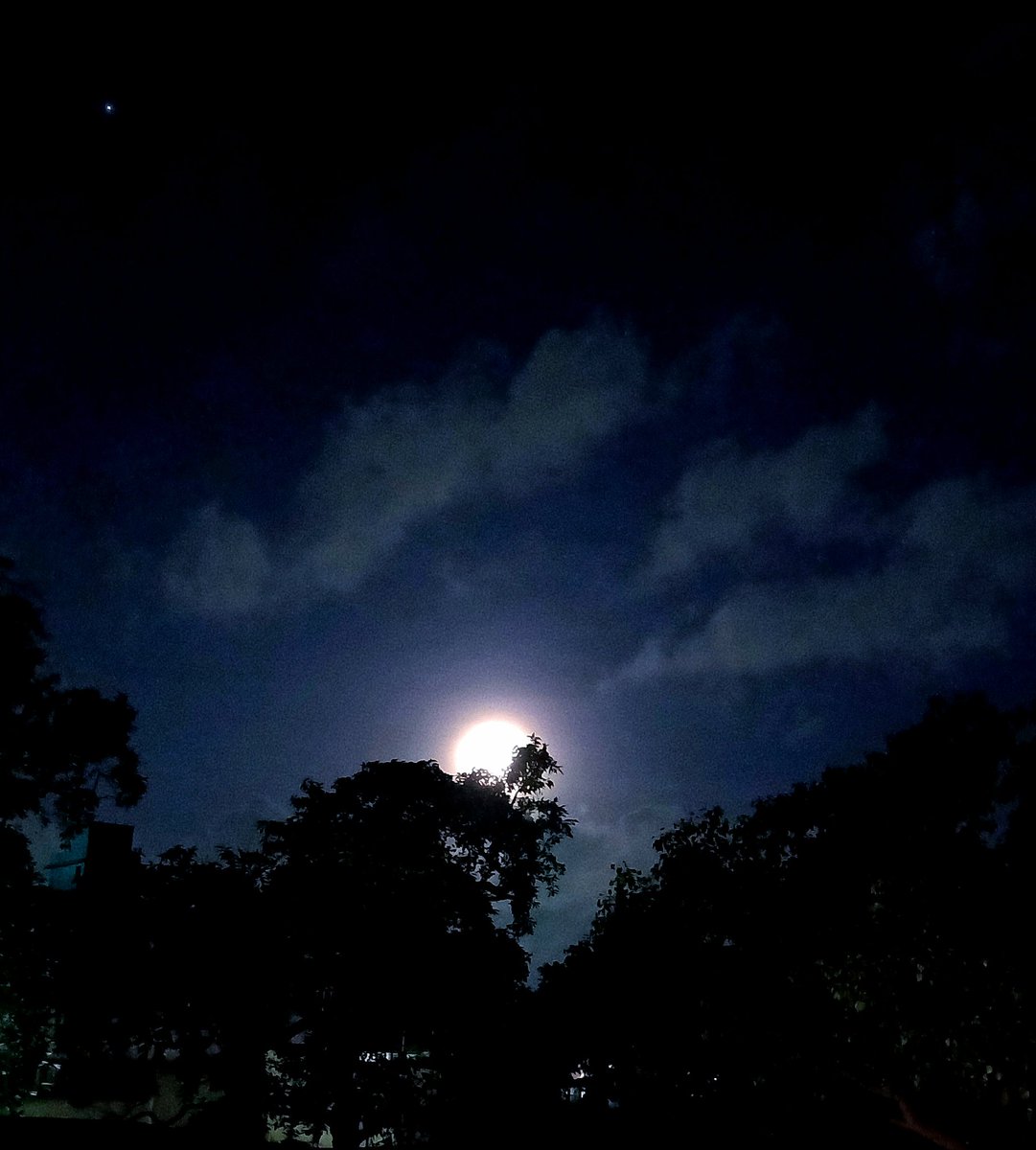 DassDiptayan's tweet photo. It's not about the #darkness but #shadows that matters https://t.co/ypDOcGq8pC