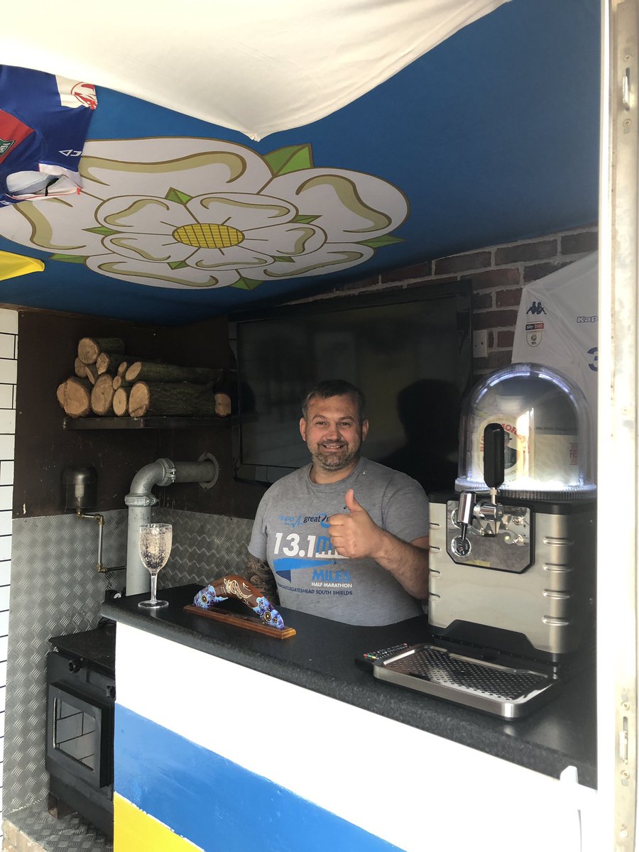 Waggataurus's tweet photo. Buzzing the pubs are back open cheers dudes bar @craigduda1 great pint and it was FREE too ππΊπΊπͺππ₯ #dudesbar #freebar #pubsbackopen #moretti https://t.co/EWuBdS7Kfd
