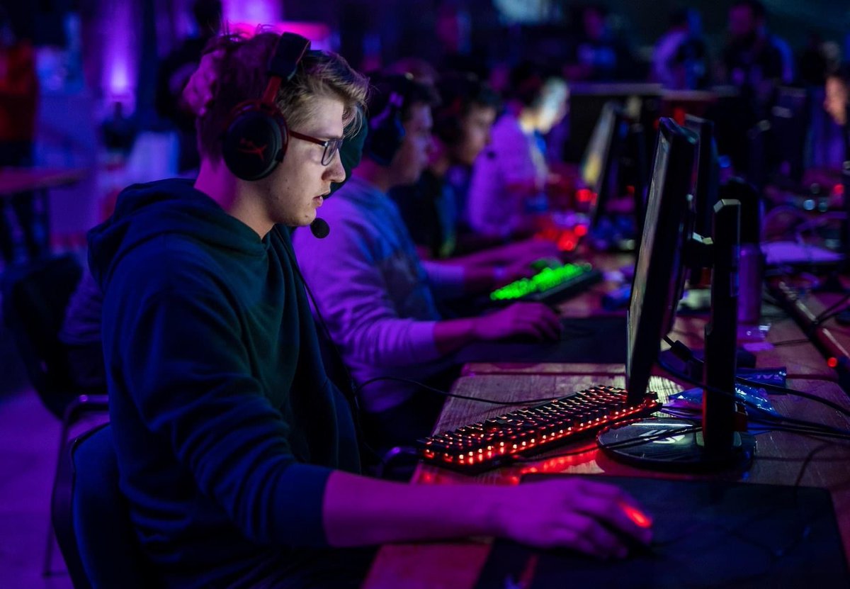 spidsi's tweet photo. Stopi v igro na EPICENTER 21!

Prijavi se kot casual igralec na lanpartyju, kot ešportni tekmovalec, kot udeleženec poslovnega hackathona, kot razvijalec na gamejamu ali kot obiskovalec in doživi največji gaming festival v Sloveniji s prijavo na https://t.co/uNKRMKgTfr https://t.co/byGvBOmdAM