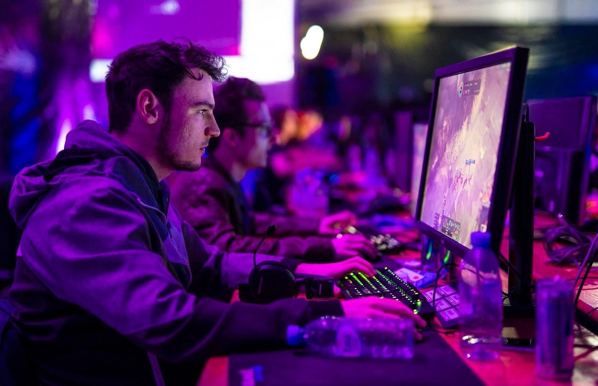 spidsi's tweet photo. Stopi v igro na EPICENTER 21!

Prijavi se kot casual igralec na lanpartyju, kot ešportni tekmovalec, kot udeleženec poslovnega hackathona, kot razvijalec na gamejamu ali kot obiskovalec in doživi največji gaming festival v Sloveniji s prijavo na https://t.co/uNKRMKgTfr https://t.co/byGvBOmdAM