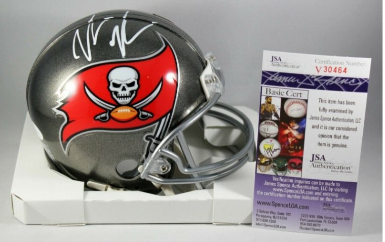 nicksitro's tweet image. 🚨Giveaway🚨

Want to win this Vita Vea signed mini helmet (JSA certified)? 

1. Retweet this tweet and follow me 2. Follow @Bucs__Report 

One winner will be randomly selected live on the Sports Web 7/10 9:30 on Bucs Report's Facebook, Twitter, or YouTube page. #GoBucs