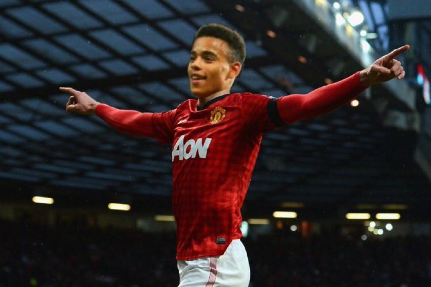 Retro_Utd's tweet photo. ROBIN VAN GREENWOOD. 

WHAT A PLAYER. 💫 https://t.co/8MjPFWTnFg