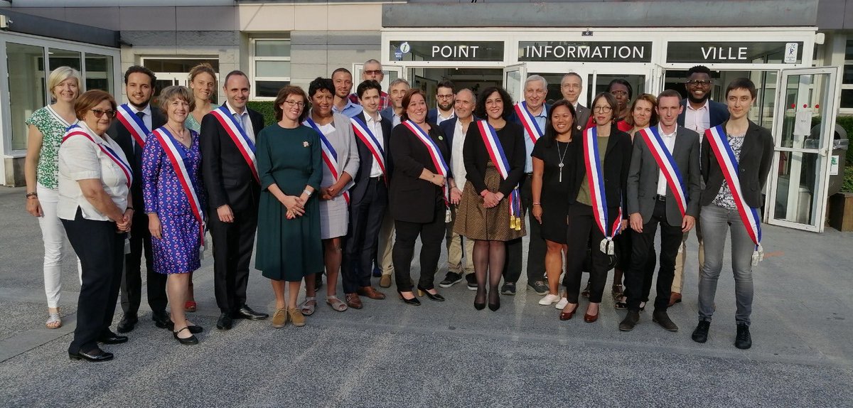 pschatillon's tweet photo. Toutes nos félicitations à notre camarade @AzzazNadege qui devient LA première Maire de #Châtillon et à son équipe plurielle qui a su s’unir dès le 1er tour sur des valeurs de solidarité, d’écologie et de citoyenneté, dans l’intérêt unique des Châtillonnais•es. https://t.co/zyR33r70wJ