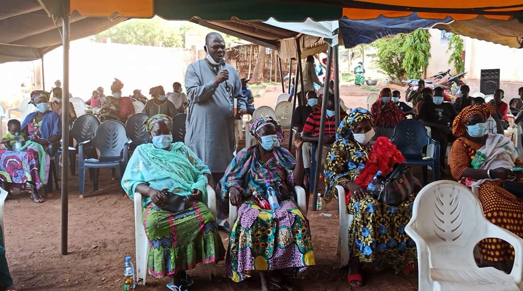 rue14_ml's tweet image. Libérer la parole et restaurer la confiance entre élus et communautés de la #Com5 du District de #Bamako, c'est à cela que travaille @WeAreNIMD depuis juin2020. Rue14 soutient le processus et fera régulièrement le compte rendu.A @Badalabougou en live cet après midi sur Facebook