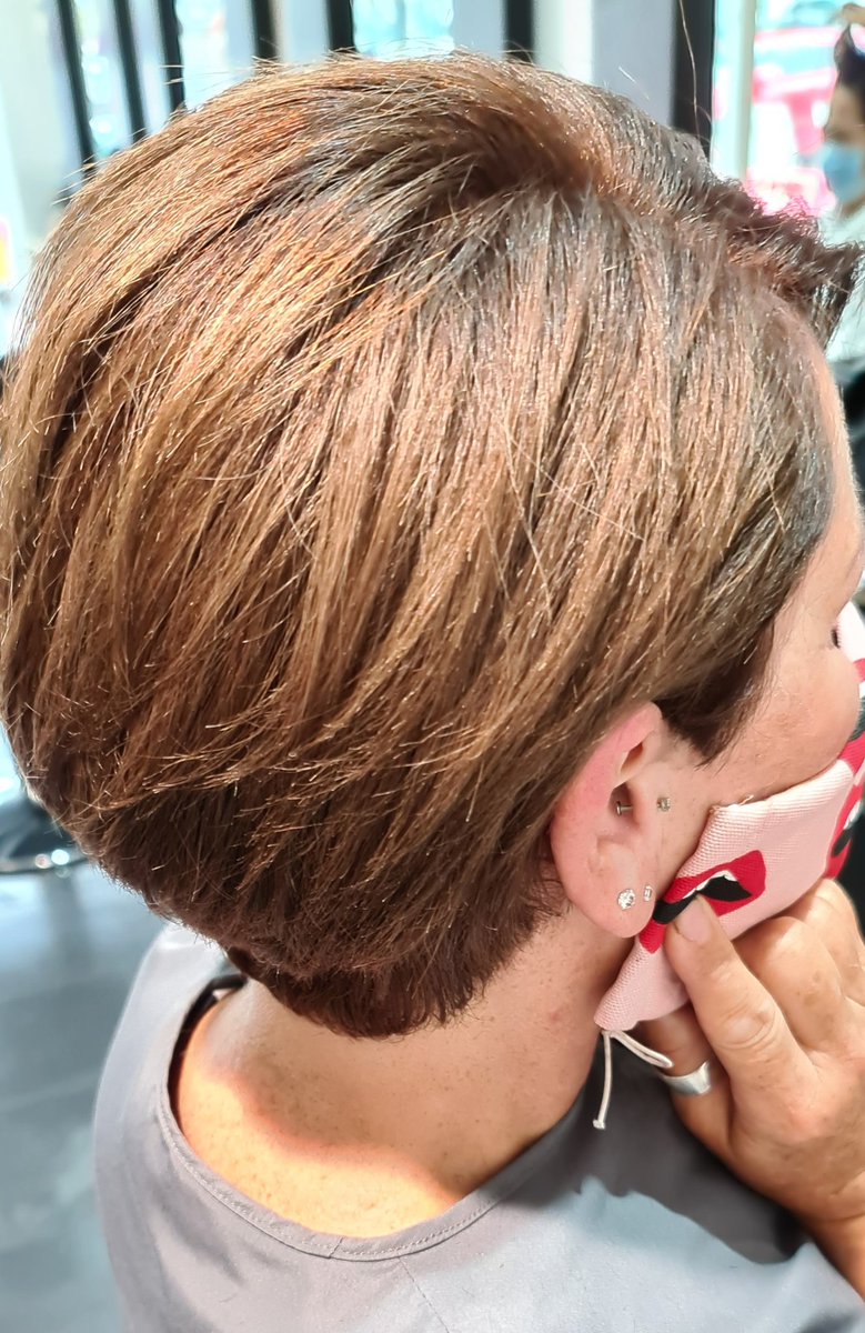 IamClaireDavis's tweet photo. Thankyouuuu so much to Tasha @ParksHair01 @AmazingMoorland for transforming my yellow locks to a shiny new brunette i love it ❤ #covidhair #moorlandroad #oldfieldpark #ParksHair #haircut #newme #hairdressersopen #hairdressers #transformationSaturday https://t.co/Phk0y0xpA2