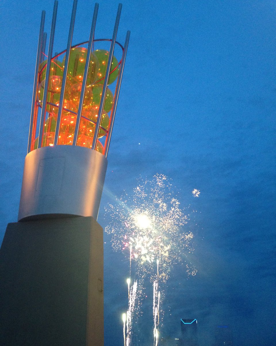 pohlrosapohl's tweet photo. Happy Independence Day!
#independenceday #4thofJuly #fireworks #publicart #prparc https://t.co/xOZHO3T5dX
