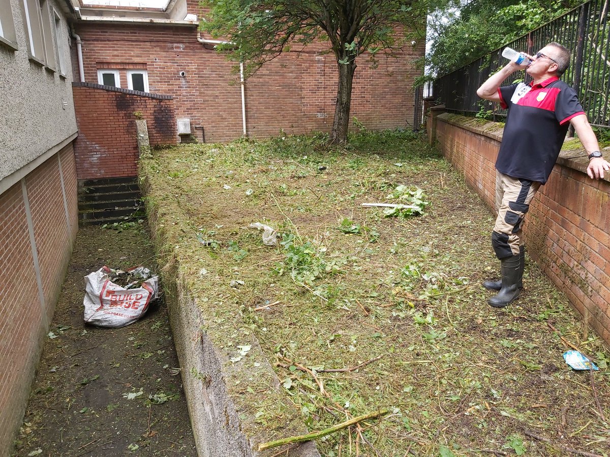 SAPC_Glasgow's tweet photo. SAPC 'Gardening Services' making the outdoor space at @SWAMP_Glasgow accessible and useful 🚲🚲🚲👍👍👍🔜🔜🔜
Tam @scglasgow1000 Volunteer of the Year and Tom getting it done 👍
@St_Angelas_Pri @Darnley_Primary @ManiraAhmad @SNPdavid 
#Community #volunteering #3rdweekend https://t.co/eaAhc8B9TI