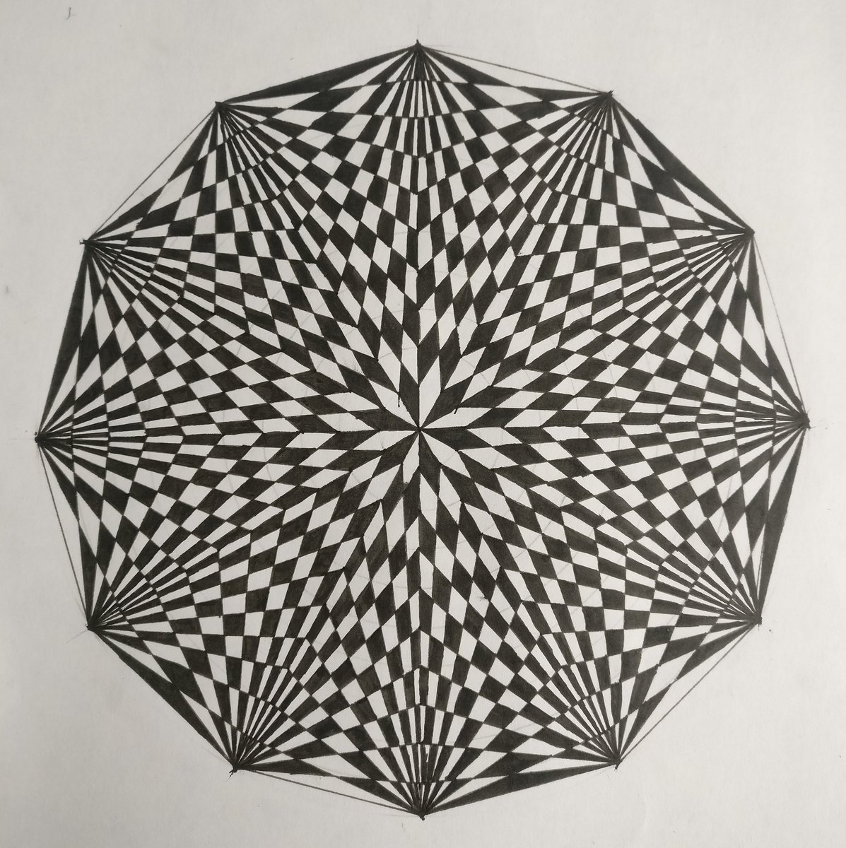 japleen_kaur1's tweet image. #GeometricJuly - Day 4 - my daughter&apos;s efforts! Wow! @c0mplexnumber #MathsArt #LockdownMaths