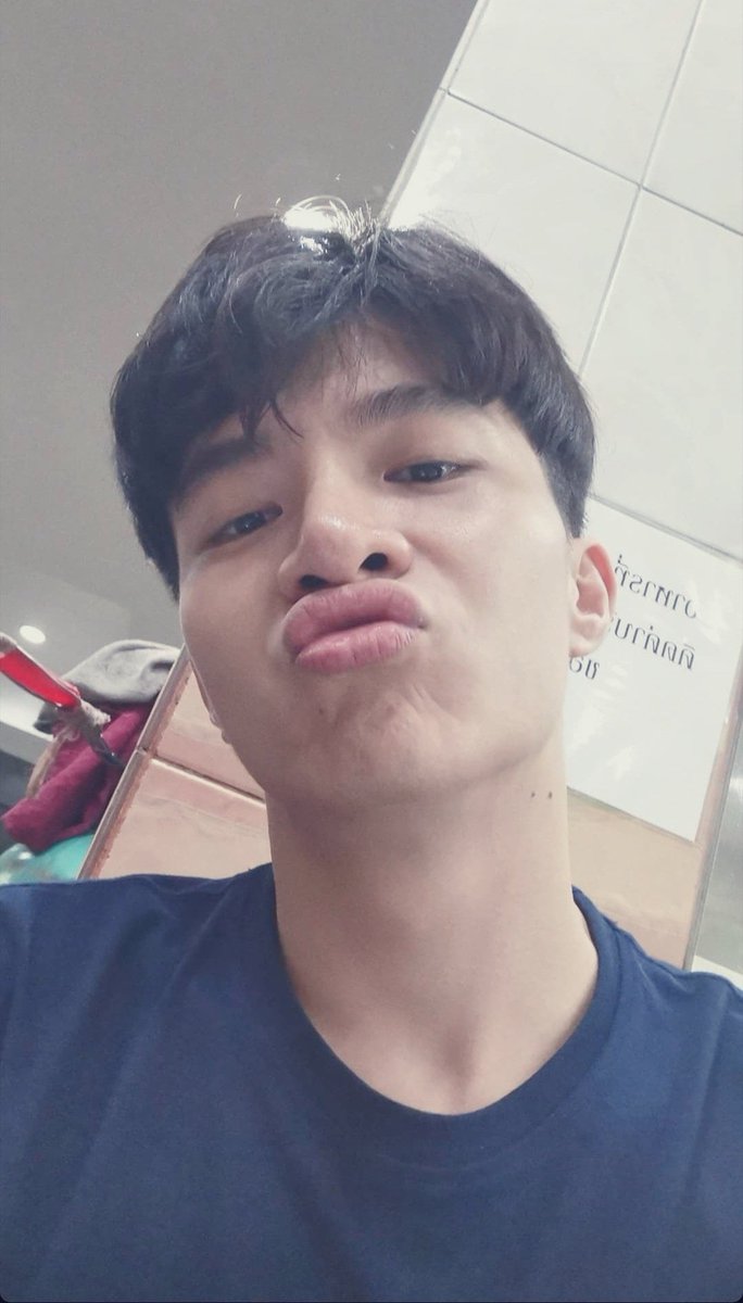 teerapathy's tweet photo. Earth taking a selfie while you’re reviewing for an exam
#SaturdatewithEarth
#khundin
#อะลิตเติ้ลเอิร์ธ https://t.co/IGLrTH6Jfs