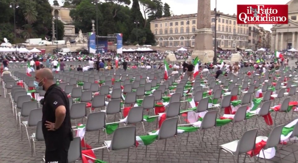 allenatorebis's tweet photo. #Centrodestra in #piazzadelpopolo a #Roma, #Salvini sproloquia davanti a delle #sedie #vuote 😂😂😂😂😂😂😂😂😂😂😂😂😂😂😂😂😂 https://t.co/uJ5z7t8EBP