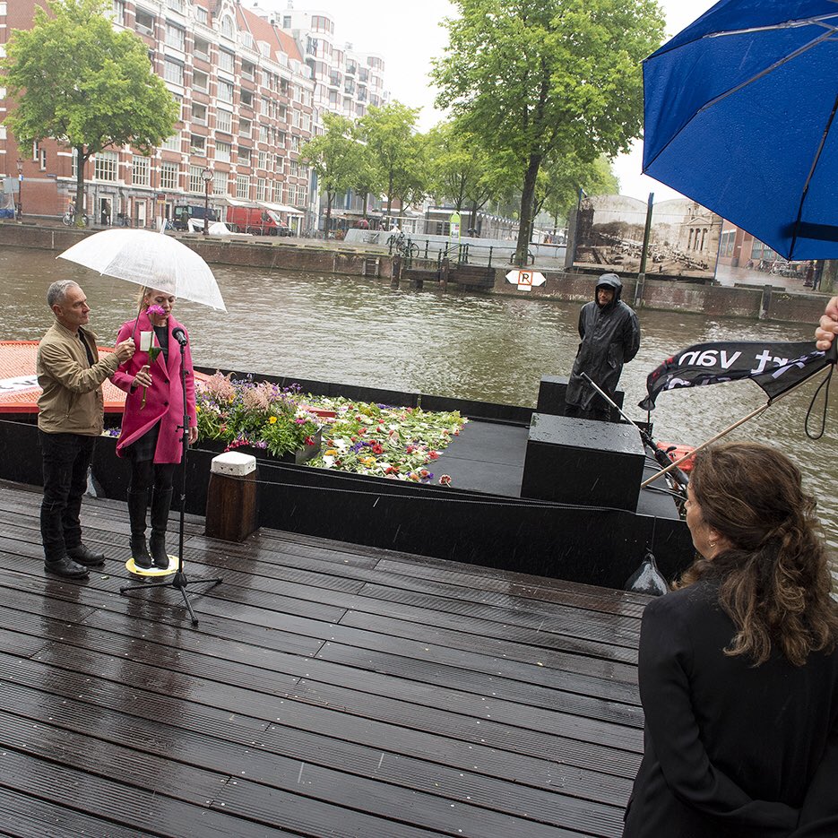 ❤️ Vanaf vandaag vaart ‘Hart van Troost’ door de stad. Ter nagedachtenis aan de overledenen en voor iedereen die afscheid van een dierbare heeft moeten nemen in de afgelopen, moeilijke maanden. 

#samensterk #alleensamen