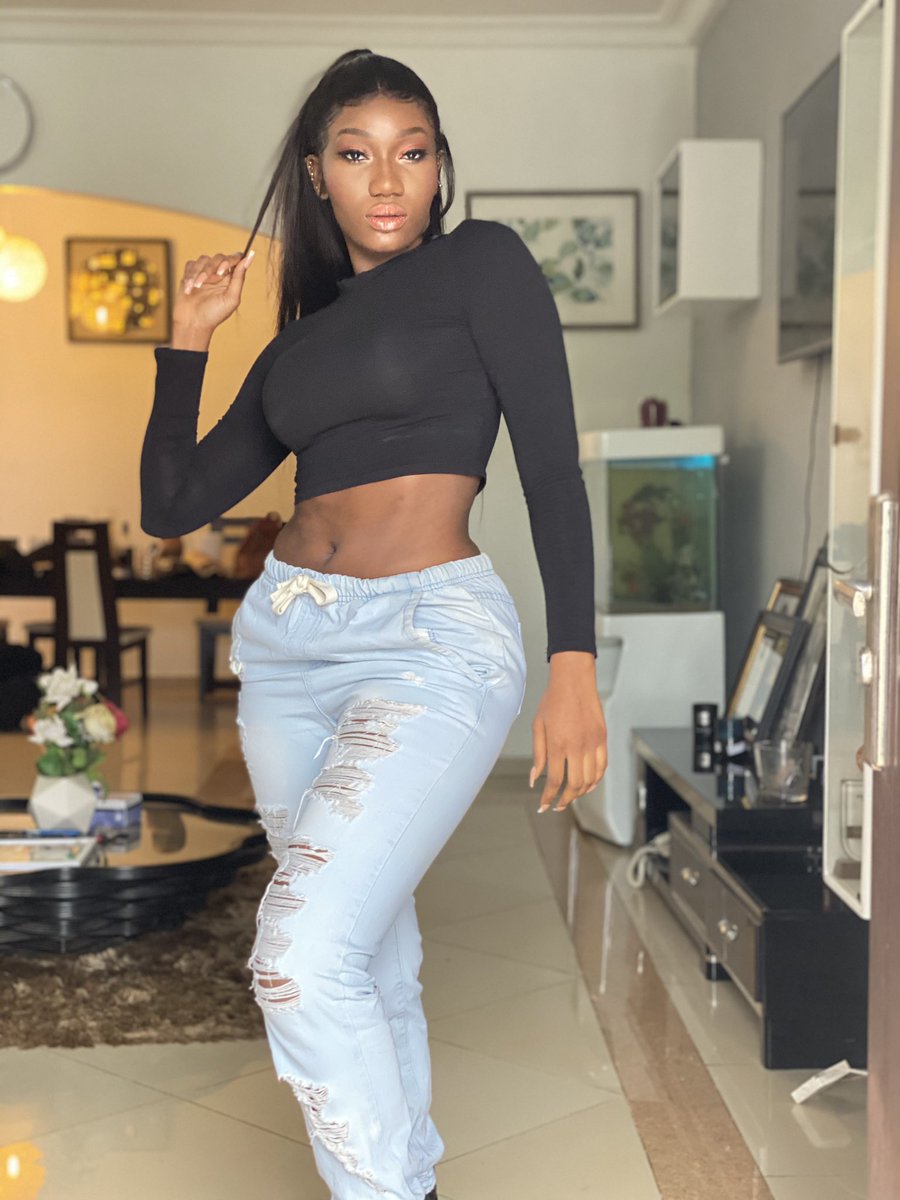 wendyshaygh's tweet photo. The Pose u make when u officially Part of 5S ⭐️ 
Check the charts 
To God be the Glory 
#QueenShay #ShayGang https://t.co/oqsFexJyRY