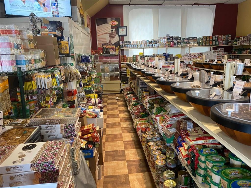 Great busy grocery store in the heart of Centre Town! for more information contact us at (613) 860 7355 
#buynow #bussiness #forsale #powermarketingrealestate #marketing #realtor #somerset #greatlocation #ottawa #grocery #store #busyarea #commercialrealestate