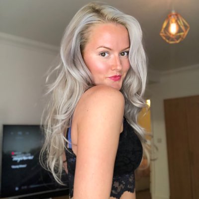 SarahHallAuthor's tweet photo. #NewProfilePic https://t.co/hHxixcsmLd