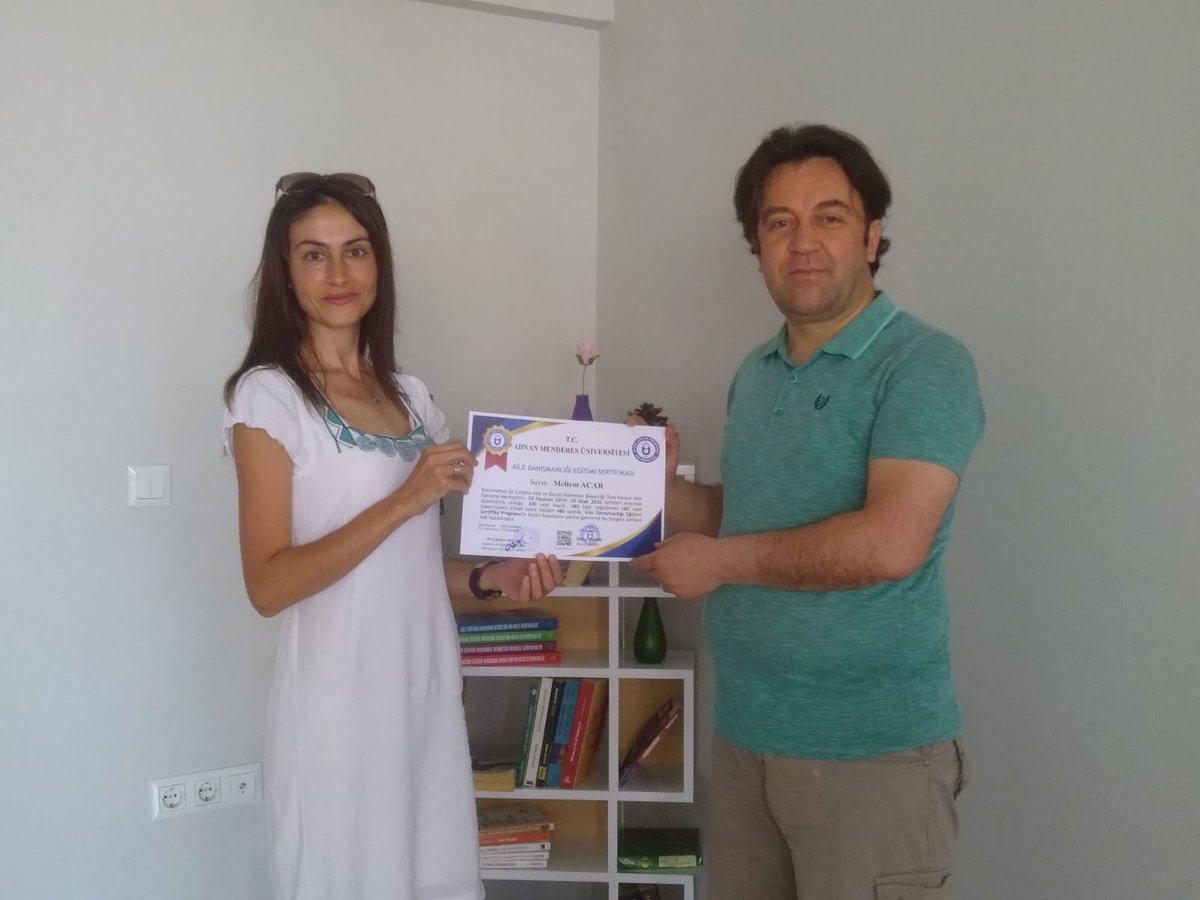 Aile Danışmanlığı Eğitimini başarıyla tamamlayan arkadaşlarımıza sonsuz başarılar diliyoruz...Nice ailelere yol gösterip harika dokunuşlarla mutluluk vermeniz dileğiyle.