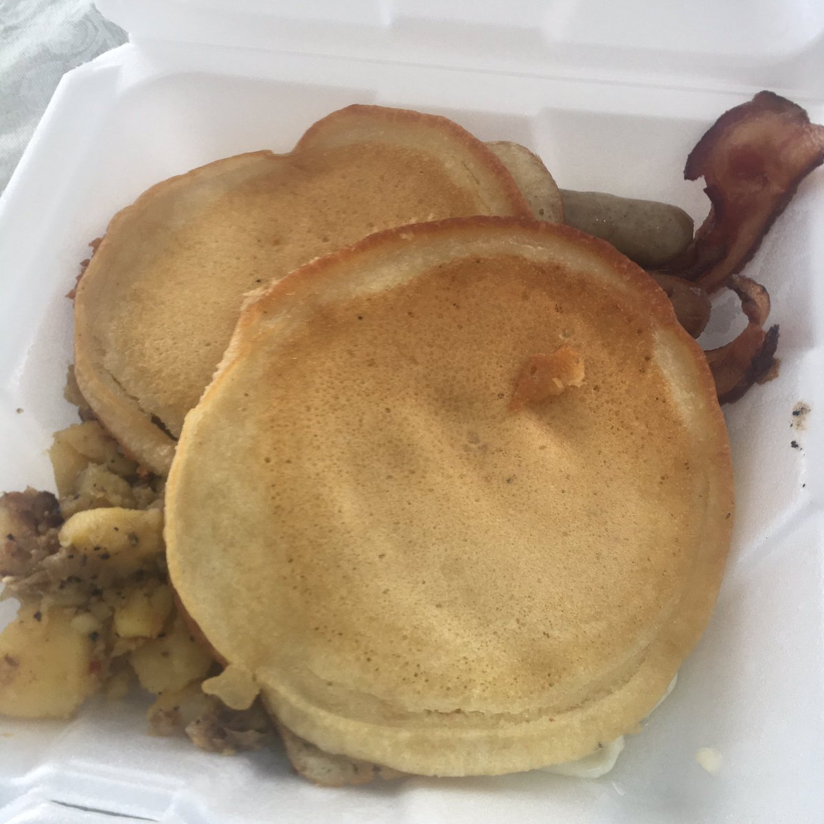 nakrobisonfire's tweet photo. big breakfast #eatingwithนักรบ https://t.co/GiuLg0Uy4v