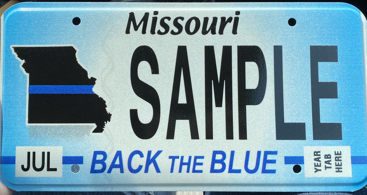 Proud to celebrate #America &amp; our great men &amp; women who protect &amp; serve us in law enforcement at today’s #BackTheFlag #BackTheBlue rally at the Boone County courthouse plaza! I was proud to file the bill that created the #BackTheBlue plate. Get yours: sa.dor.mo.gov/mv/plates4u/av… 🇺🇸💙