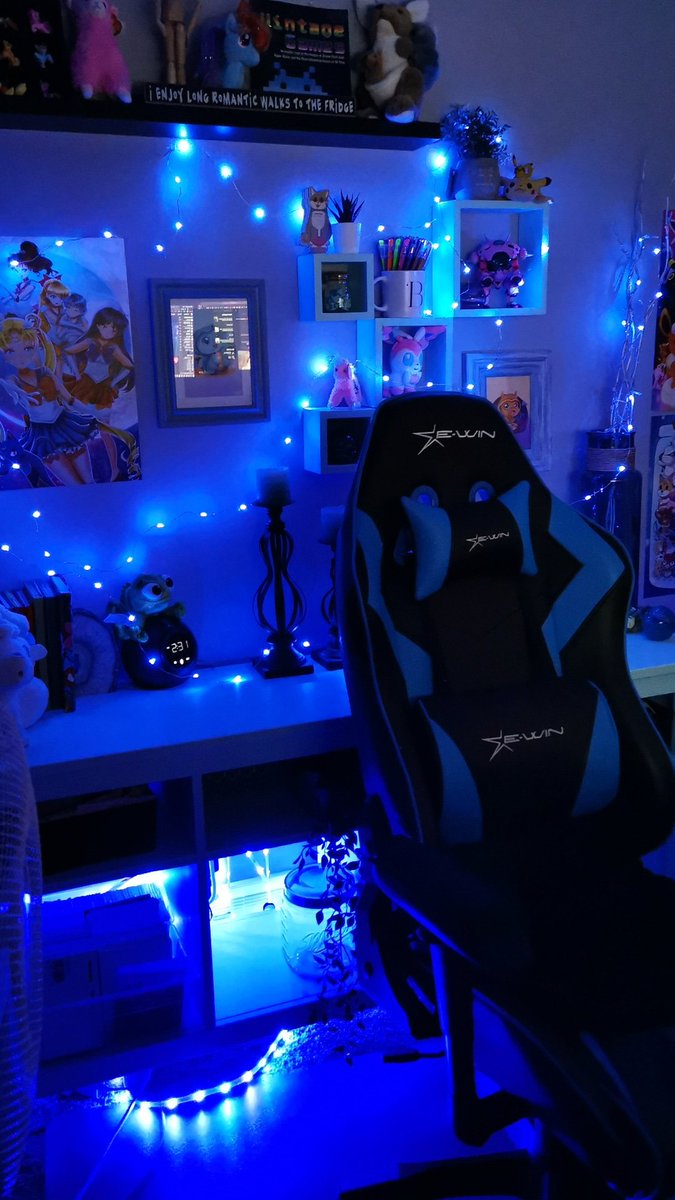 Shyfoxx_'s tweet photo. Please show me your PC gaming/ streaming setups! 😍😍
This mine and my backdrop. https://t.co/L6NPWnteHl