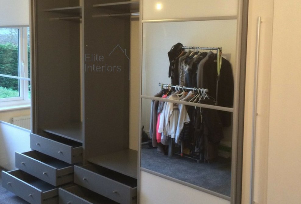 Eliteintslondon's tweet photo. We love designing and fitting #BuiltInWardrobe that reflect your tastes and sense of style. This #WallToWall & #FloorToCeiling design offers maximum #Storage space. You choose the internal layout & finish. See our #BespokeWardrobes in beautiful finishes @ https://t.co/X6lW9hwPH9 https://t.co/hFtqz6yOSl