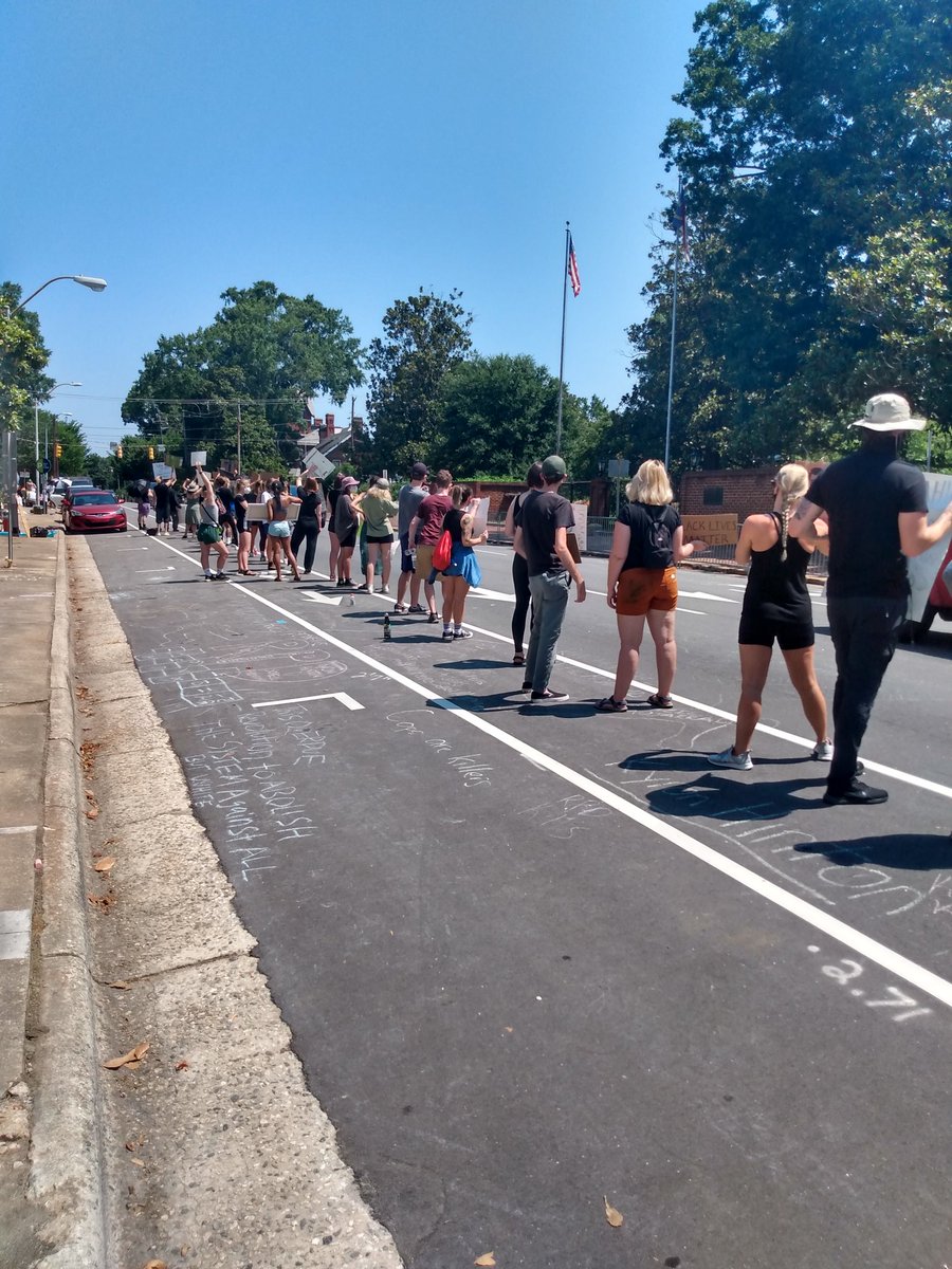 DurmProgDems_06's tweet photo. out here in front of the governor's mansion. We'll be here all weekend check out @NCBORN_ for more details. Join us!!
#RaleighProtest #durhamprotest #4thofJuly #vetosb168 #chapelhill #raleighdemandsjustice https://t.co/j9KzR9aSgQ