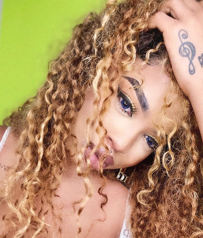 EnowDigital's tweet photo. #QueenMimba @IsBlancheBailly vos Souhait Excellent Weekend 😘
Keep streaming #Depenser 👉 https://t.co/KN7IL88WV9
-------------------
eNow Digital: Buy or Sell Music Singles, Music EPs, Music Albums, Event Tickets, eMagazines, eBooks etc Online and Pay with MTN Mobile Money https://t.co/rE5RJ0tOjh
