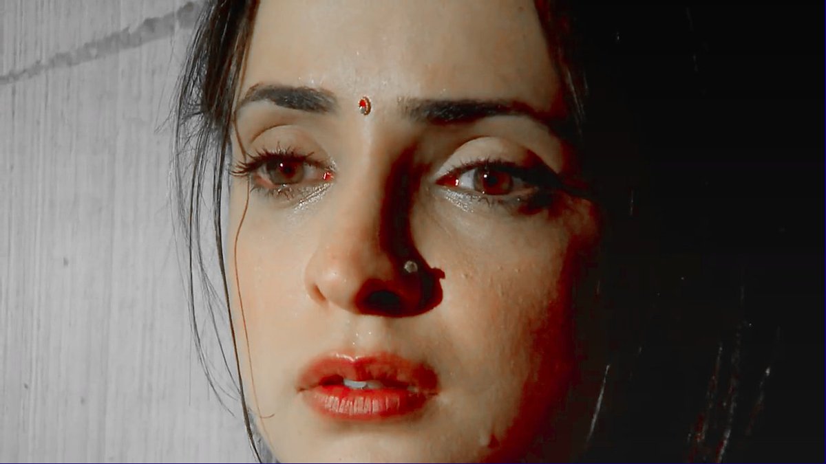 Arnav rescues Khushi, when she trapped in the building. #Arshi  #RabbaVe  #IPKKND #SanayaIrani  #BarunSobti