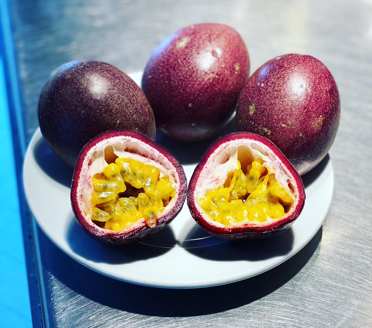 ObloBar's tweet photo. Is there any better cocktail garnish? Fresh best Passionfruit for our Berry Nice Cocktail Kits...#itsallinthedetails #freshfruit #colourful #passionfruit #garnish #keepcalmandcarryoncocktailmaking #deliveryavailable #backopensoon #lastchancetobuy #oblobareyemouth https://t.co/0e0RvFYWVr