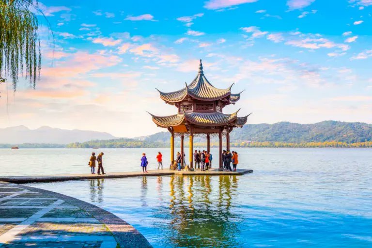 elPachinko's tweet photo. Qué ver en Hangzhou en 1 ó 2 días: bienvenidos a la "ciudad del cielo" de China 

@YoulanTours #ShanghaiconYoulan @KLM_ES #klmvuelasostenible 

https://t.co/Jcsa2pT43b https://t.co/ZA5u8Jonbl