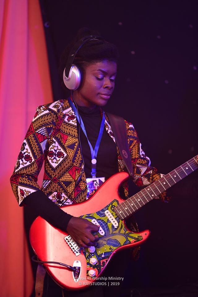 travailersTIWM's tweet photo. Our Lady guitarist #Travailer Mary Dame 
Watch her in action in this video

https://t.co/qM80xc0WPX

Dont forget to subscribe to our channel

#femaleband #girls Auditor General #theperfectpicture10yearslater #3NewsGH #JayFoundation #EMYAfrica20 Waakye Official Video #TheDayShow https://t.co/LHM1t3cc9q