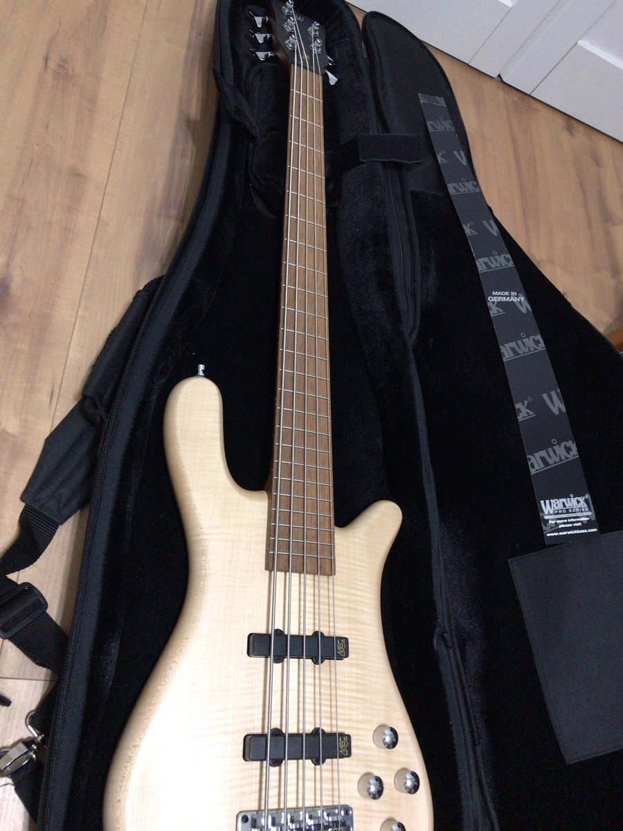 W5_bass's tweet photo. my new gear…
Warwick TB Streamer LX

初5弦！
ついに手に入れたワークィック
通常のやつより指板が白いの！！
一生モンです、大事にします、愛します。 https://t.co/i5dHUD2Wpi