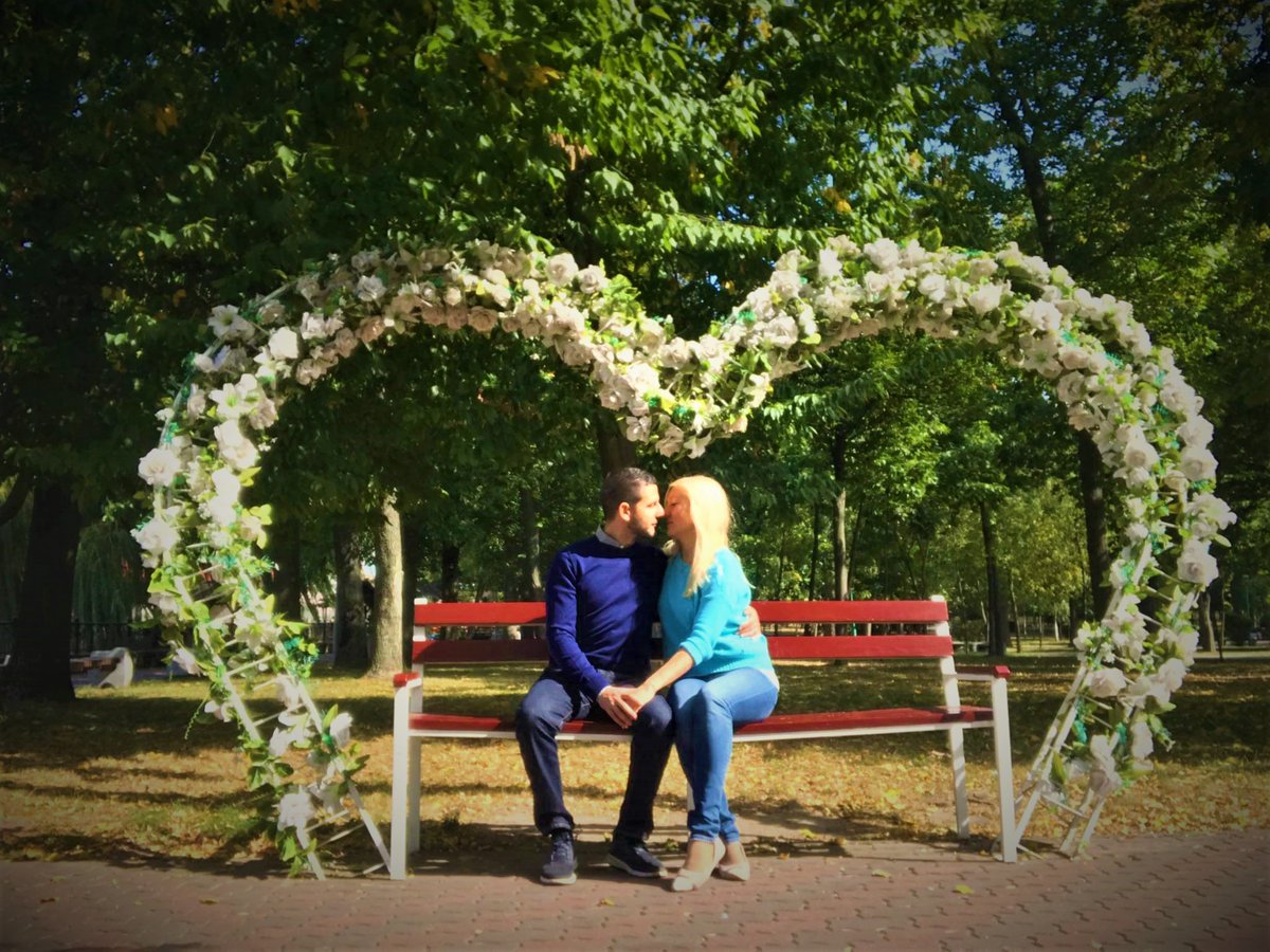 DaniloMommo's tweet photo. We are from Italy 🇮🇹 and Belarus 🇧🇾
We had planned to be married this year, but we can't neither hug from 6 months.
Please, open borders for couples!
@YlvaJohansson Love is an essential reason for travel ❤️
#LoveIsNotTourism #LoveIsEssential @EU_Commission @luigidimaio @ItalyMFA https://t.co/NmN8GyAa6k