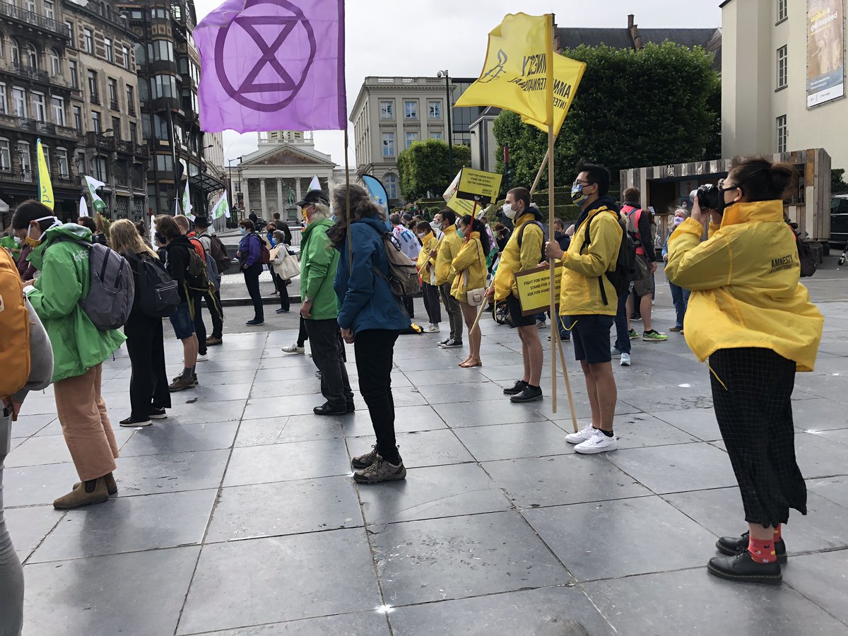 amnestybe's tweet photo. 150 représentant-es de mvts associatifs et ONG pour une nouvelle normalité.
🤔 ?
🌎 une planète saine
💸 une économie qui place l'homme et la planète au premier plan
♻️ des solutions durables pour tous
☮️ l'égalité des droits
👭 la solidarité mondiale
#UnitedForANewNormal 💚 https://t.co/WHssF8n7A1