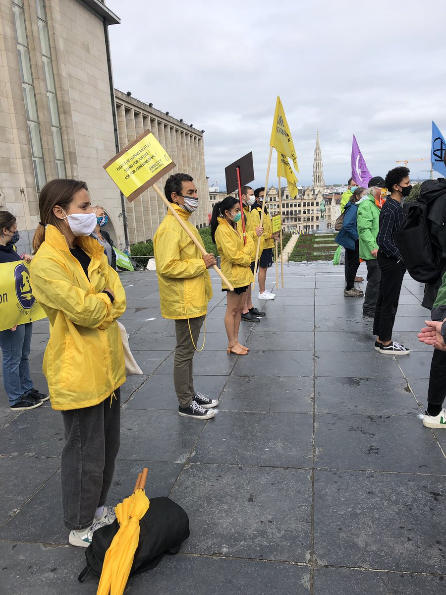 amnestybe's tweet photo. 150 représentant-es de mvts associatifs et ONG pour une nouvelle normalité.
🤔 ?
🌎 une planète saine
💸 une économie qui place l'homme et la planète au premier plan
♻️ des solutions durables pour tous
☮️ l'égalité des droits
👭 la solidarité mondiale
#UnitedForANewNormal 💚 https://t.co/WHssF8n7A1