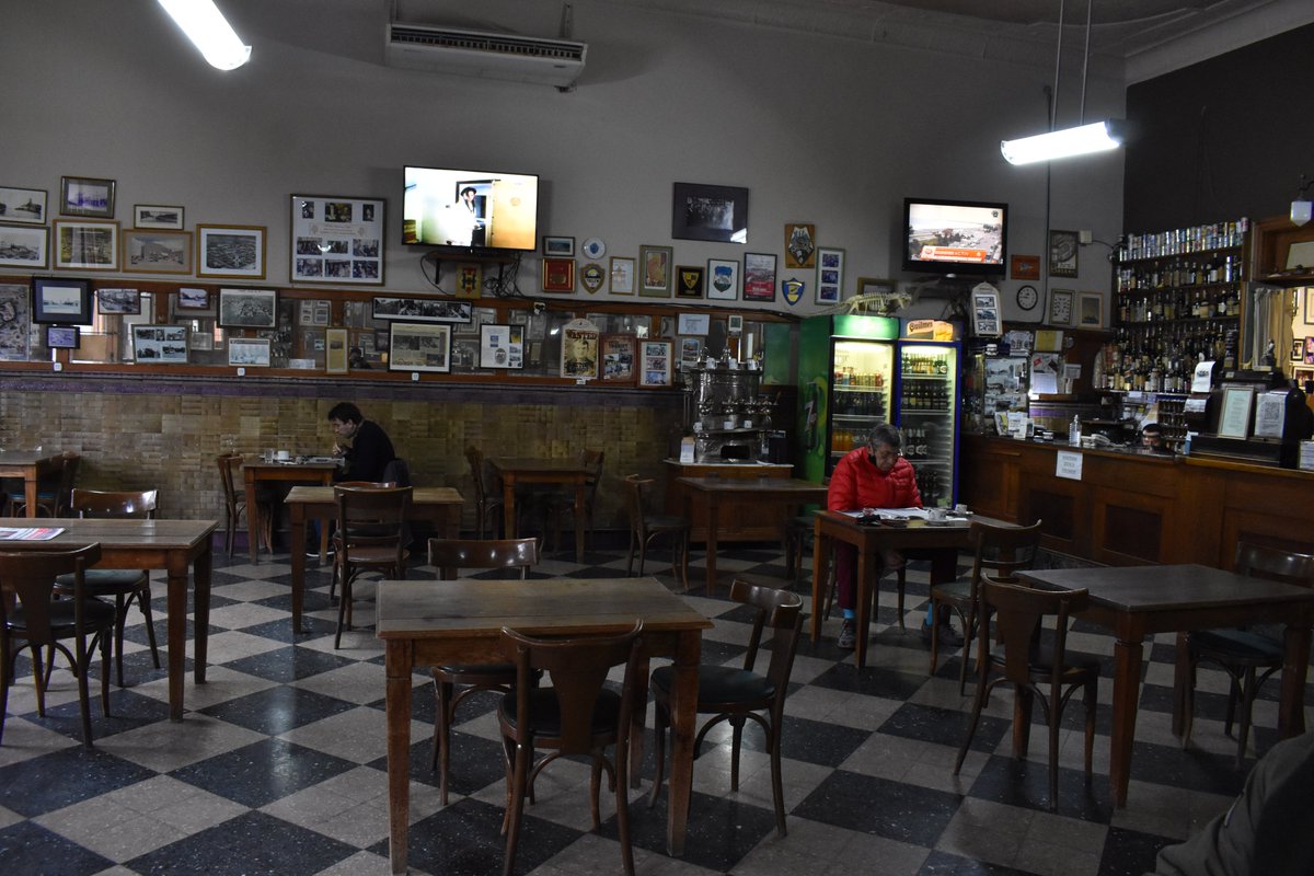 ElChubut's tweet photo. Luego de 104 días cerrada, volvió a abrir la confitería del histórico Hotel Touring

➡️ https://t.co/b2itWoRu3U https://t.co/XqHcXBlXCV