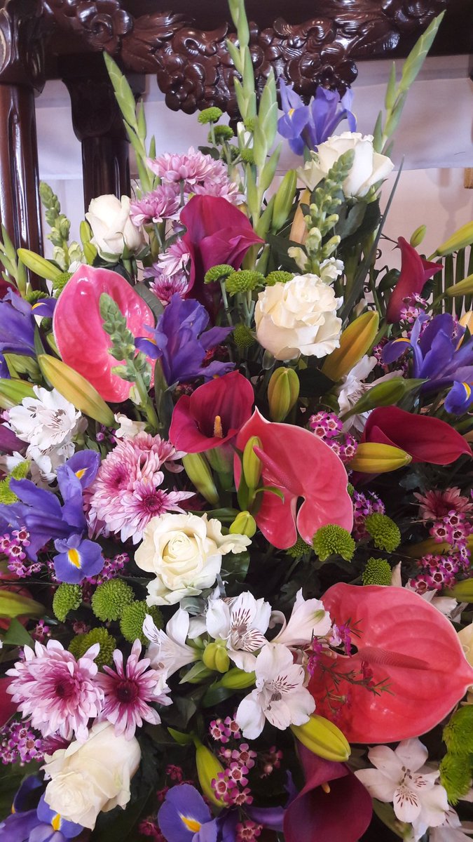 LabradoAngel's tweet photo. @MercheOficial Yo en mi floristería ..trabajando😘😘❤ https://t.co/nvoH9oYVxb