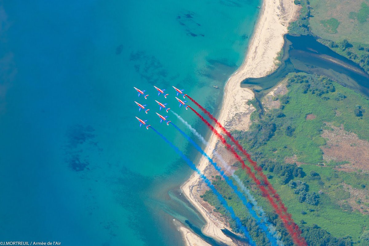 Fin de la semaine d’entraînement maritime pour la <a href="/PAFofficiel/">Patrouille de France</a> Pendant ce temps les pilotes <a href="/EVAAofficiel/">Équipe de Voltige de l'Armée de l'Air</a> en équipe de France de voltige réalisaient leur premier stage. Prochain rdv : le défilé du 14/07.