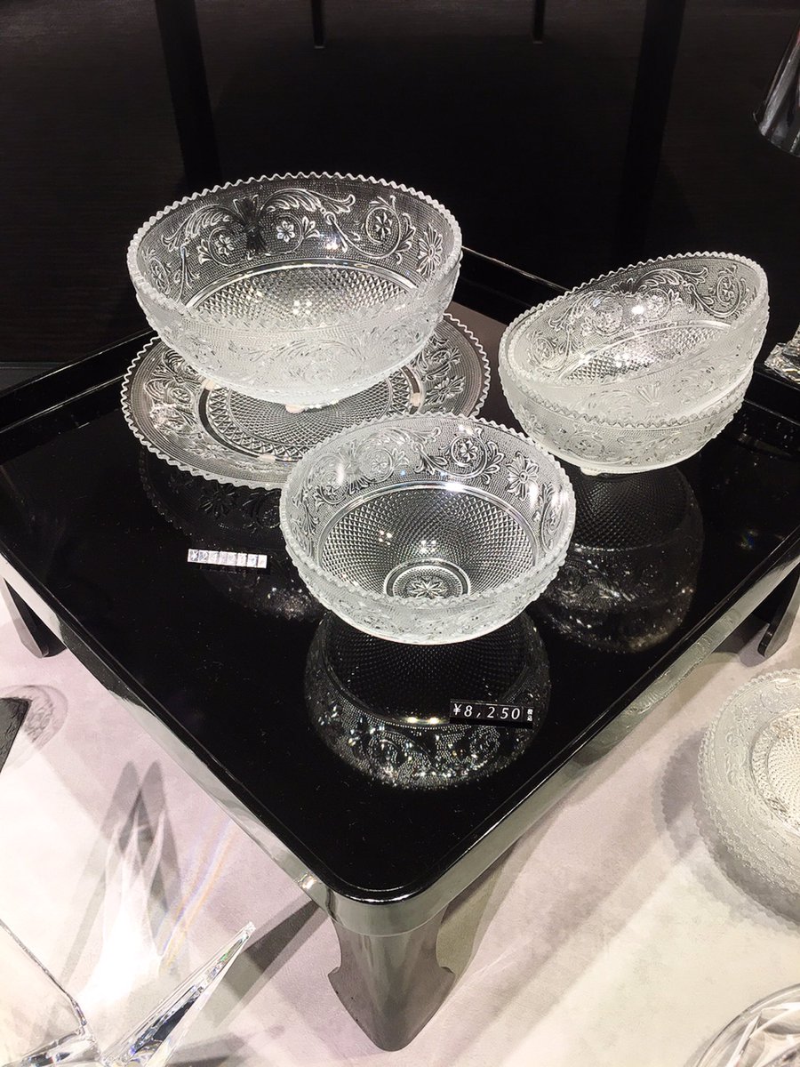 華道家 小林玉実令 先週末 久々に日本橋高島屋に寄ったら目にも涼やかな商品が沢山 固定概念を持たずに様々なものを花器にしていけますが デパートは和洋問わず正統美のクラフツマンシップを比較検討できるのが便利 華道 いけばな