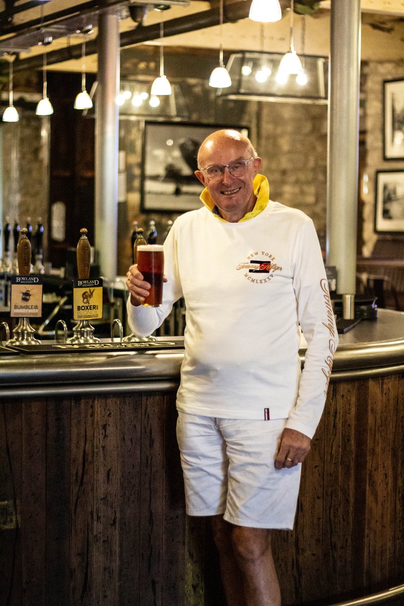 HolmesMill's tweet image. It's good to be back! Enjoy the very first post-lockdown beer David! 🍻

@BowlandBrewery 
@VisitLancashire @goribblevalley #firstbeerback #welcomeback #firstbeer #holmesmill #bowlandbeerhall #loveribblevalley #redefininglancashire