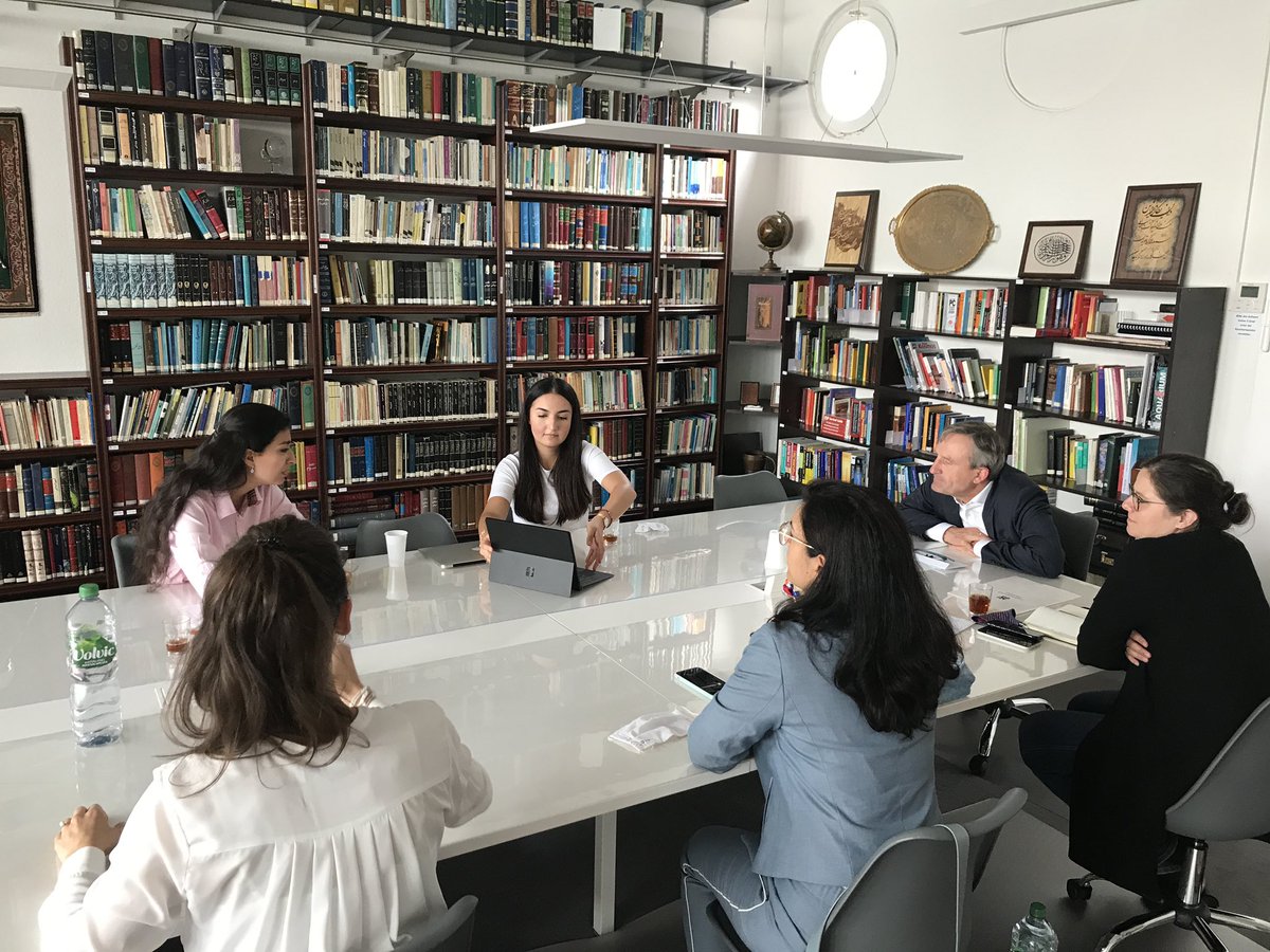 MTOShahmaghsoud's tweet photo. Gestern besuchte uns der @OB_ThomasGeisel in unserer Düsseldorfer #MTOShahmaghsoudi Gemeinde. Bei dem Treffen stellten wir unsere #Wohltätigkeitsarbeit auf lokaler und globaler Ebene vor, um unsere #charitativeArbeit und unsere #Visionen vorzustellen. https://t.co/JZxyKXH3xZ