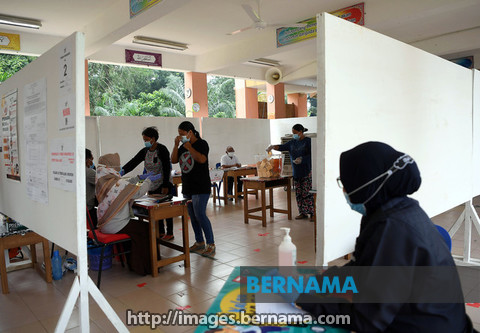 bernamadotcom's tweet photo. Peratusan keseluruhan keluar mengundi bagi #PRKDunchini adalah 74 peratus - SPR @sprgovmy https://t.co/qnSS9a8vsf