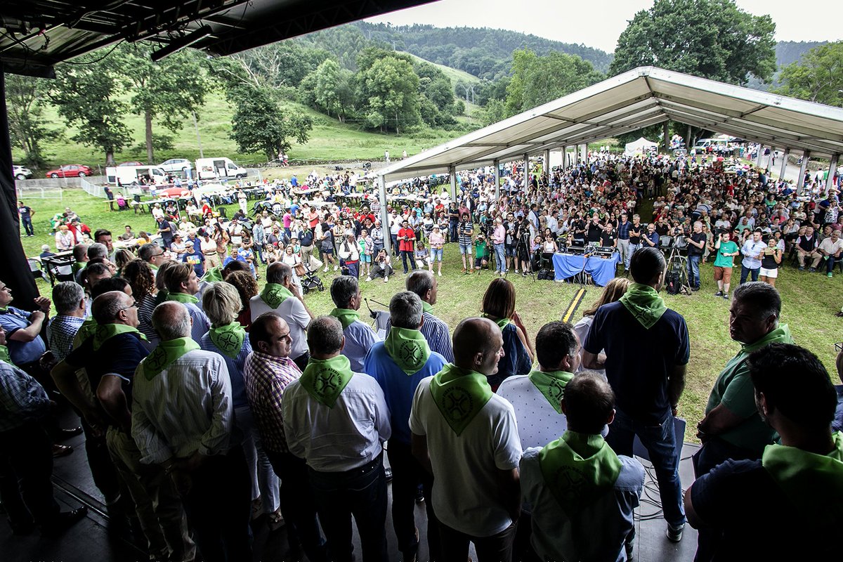 prcantabria's tweet photo. 📅 En 27 años de historia, no celebraremos nuestra fiesta por primera vez #COVID19
➡️ Tenía que ser mañana
👥 El Comité Ejecutivo decidió donar el coste de la comida popular a la Cocina Económica
✅ Hoy hemos entregado los 6.000 euros
👉https://t.co/tgO5tnEX3l https://t.co/yJdcAKfG3N