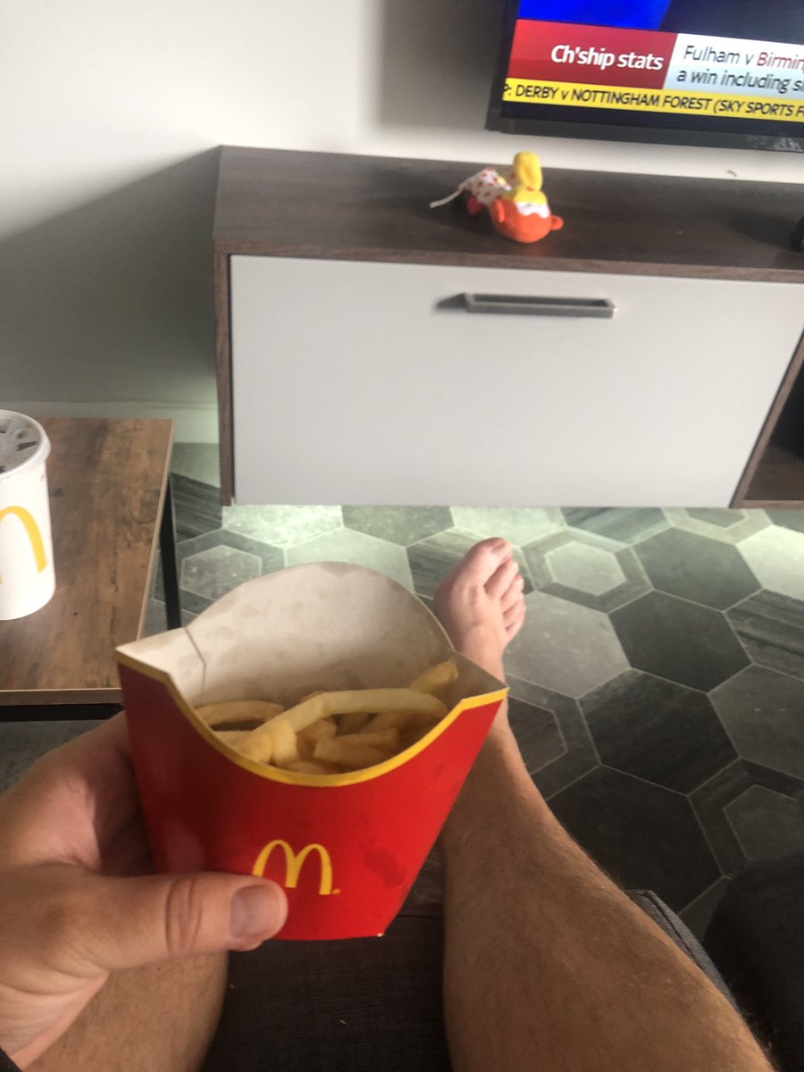darroch3000's tweet photo. @McDonaldsUK half cooked floppy pale half portion chips. Canny even cook chips min. Shite @mcdonald Kirkcaldy retail park. https://t.co/J624nn7Ss7