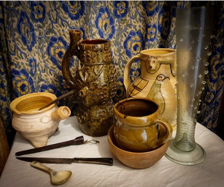 MedievalPageant's tweet photo. Ever wondered what life would have been like in the middle ages? Look back into the year 1379 with snippets from a day of a master pin maker. See how a coral-headed pin was made, what shoes he wore and the everyday objects he used. Find out more here: https://t.co/jBawUUqYmH https://t.co/SI8h4SoogG