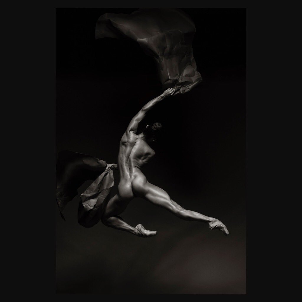 laetitia_model's tweet photo. ✨ Choose joy. Jump into life with both feet and unleash your bliss!✨
⁠.
📸 Amazing photo by IG @_andrebrito_ during my stay in Porto Portugal 🇵🇹 
.
Loving the photo? Retweet! 😜
.
#dancer #jump #lines #fineart #bnw #andrebrito #abrito #porto #portugal https://t.co/2QPFkIpXm0