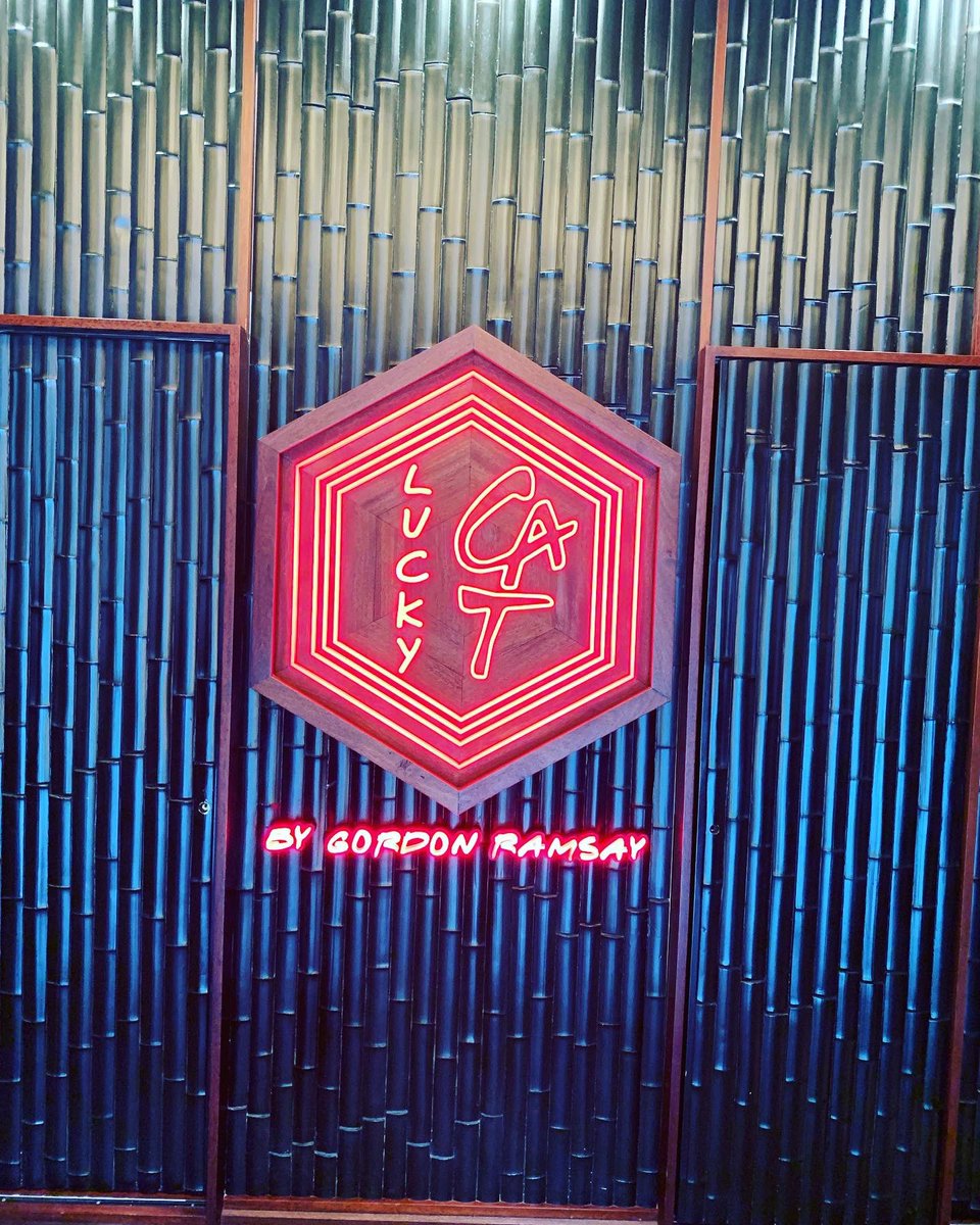 fredsirieix1's tweet photo. Very first meal out of #lockdown @LuckyCatGR So good. Such a treat @GordonRamsay x https://t.co/awknRXX0t8