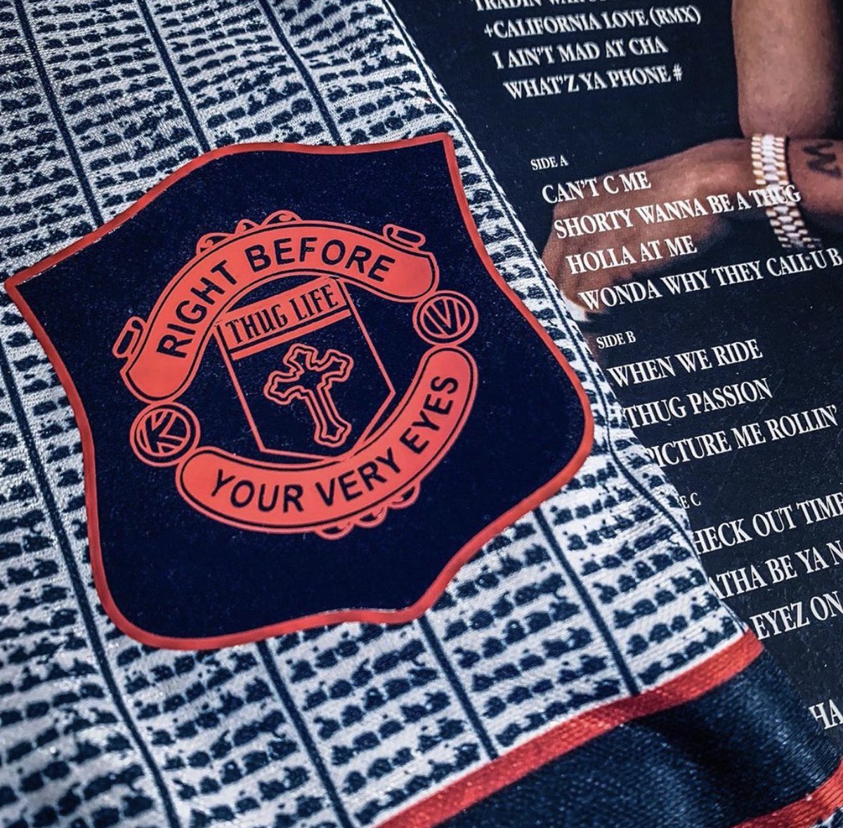 kitcyclopedia's tweet photo. Fatal 4-Way: Killa Villa x Umbro x Man Utd x Tupac ✊🏾 #kitcyclopedia #kitcyclopediakillavilla #killavilla https://t.co/mVh3mxTz8k